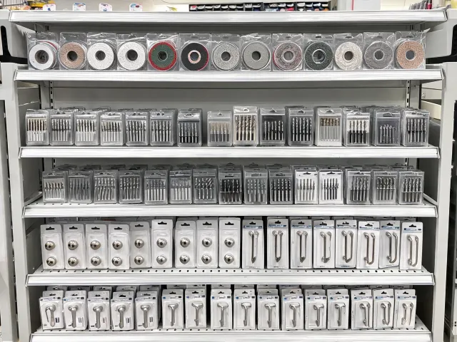 Dealer shelf with tool accessories